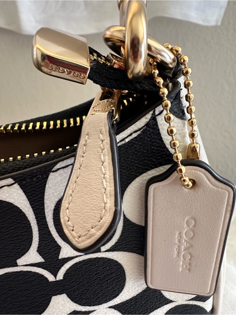 COACH Teri Shoulder Bag In Signature Canvas - Picture 3 of 9